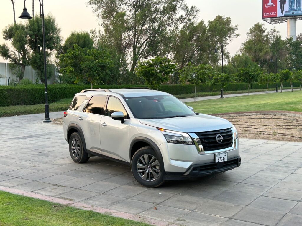 Rent Nissan Pathfinder Silver Dubai